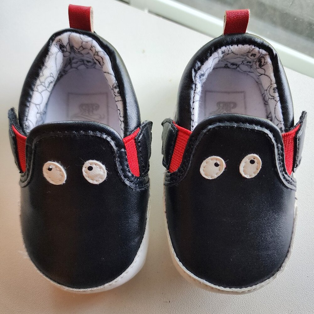 New Rosie Pope 3-6 month Bat Crib Shoes